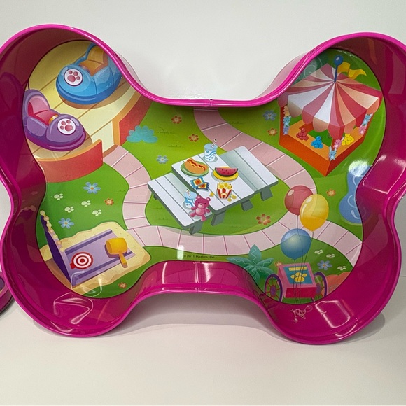 Littlest Pet Shop Bone Shaped Magnetic Tin Carry Case – 2011 Hasbro 🐾 - Picture 4 of 9